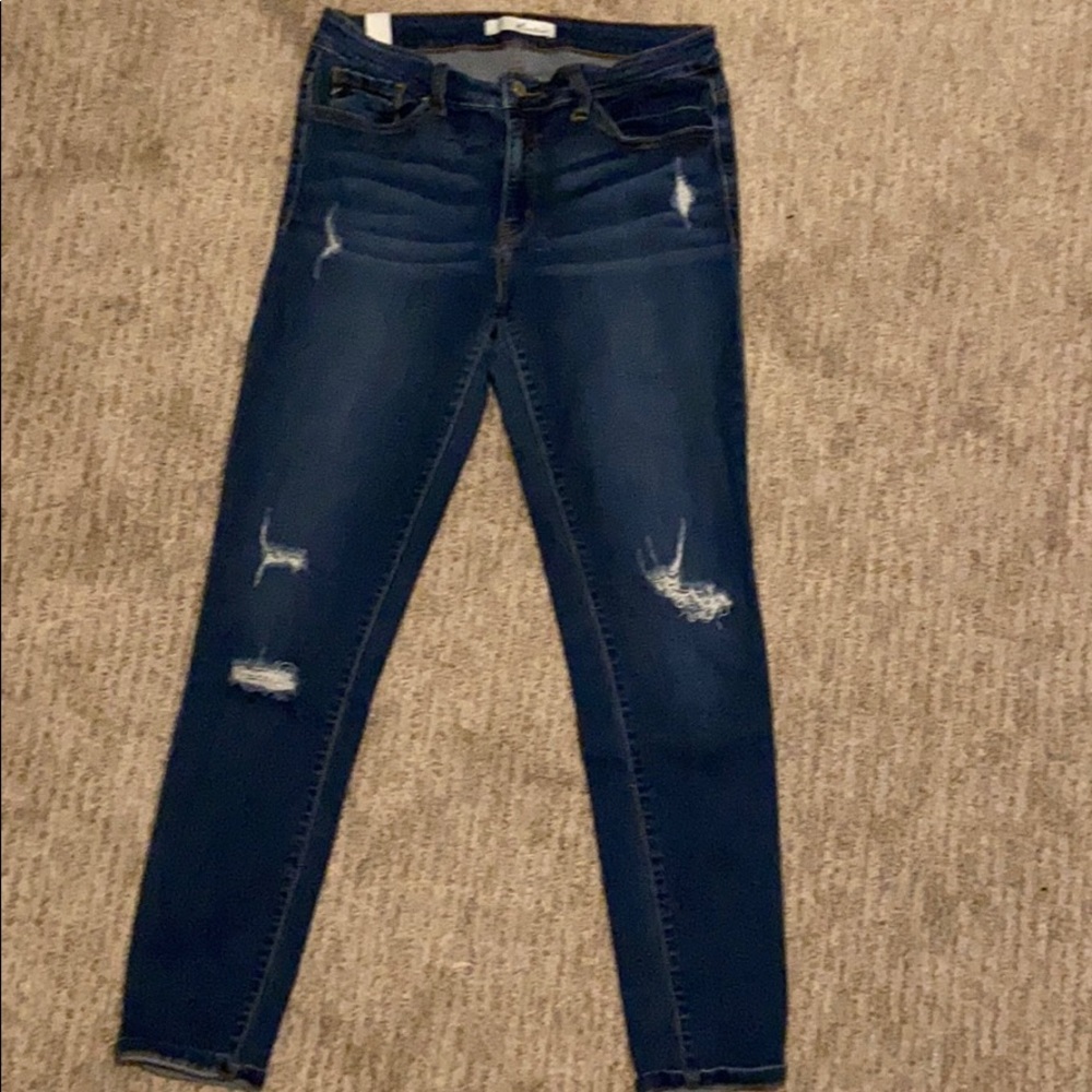 KanCan distressed skinny Jean 28/9